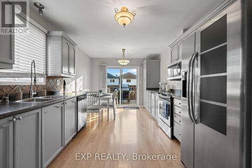 9 Waddington Crescent, Barrie, ON - Indoor Photo Showing Kitchen With Double Sink With Upgraded Kitchen