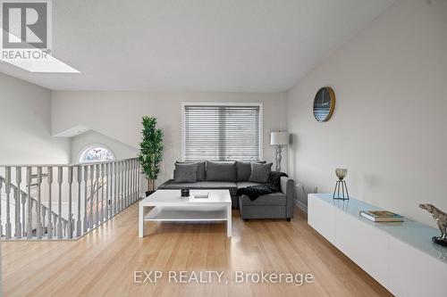 9 Waddington Crescent, Barrie, ON - Indoor Photo Showing Living Room