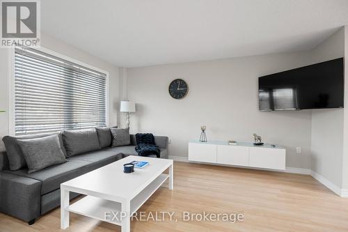 9 Waddington Crescent, Barrie, ON - Indoor Photo Showing Living Room