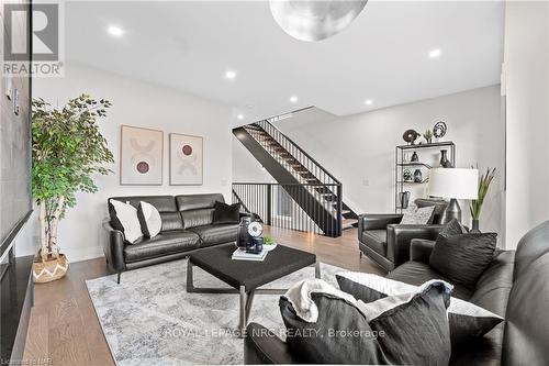 151G Port Robinson Road, Pelham (662 - Fonthill), ON - Indoor Photo Showing Living Room