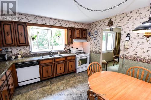 3857 Victoria Avenue, Lincoln (980 - Lincoln-Jordan/Vineland), ON - Indoor Photo Showing Kitchen With Double Sink