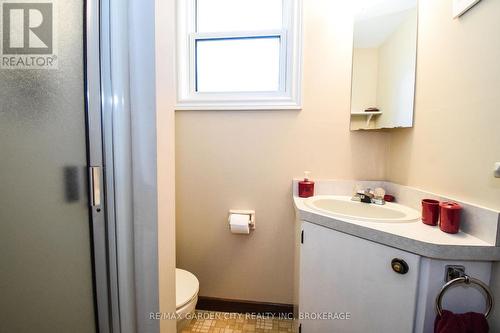 3857 Victoria Avenue, Lincoln (980 - Lincoln-Jordan/Vineland), ON - Indoor Photo Showing Bathroom