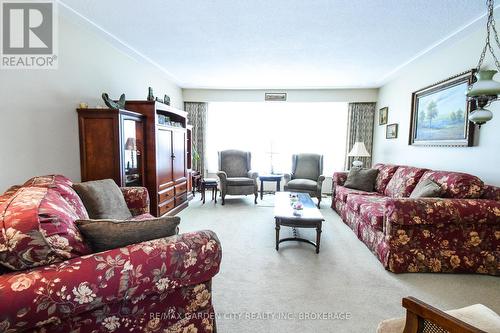 3857 Victoria Avenue, Lincoln (980 - Lincoln-Jordan/Vineland), ON - Indoor Photo Showing Living Room