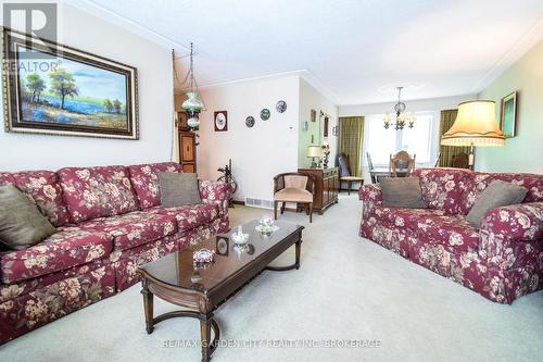 3857 Victoria Avenue, Lincoln (980 - Lincoln-Jordan/Vineland), ON - Indoor Photo Showing Living Room