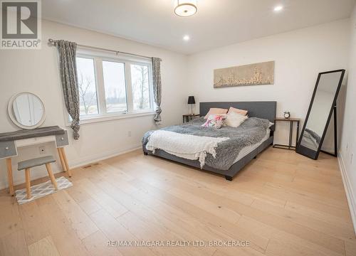 184 Esther Crescent, Thorold (562 - Hurricane/Merrittville), ON - Indoor Photo Showing Bedroom