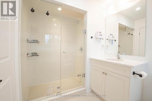 184 Esther Crescent, Thorold (562 - Hurricane/Merrittville), ON - Indoor Photo Showing Bathroom