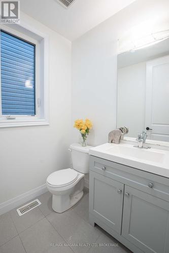 184 Esther Crescent, Thorold (562 - Hurricane/Merrittville), ON - Indoor Photo Showing Bathroom