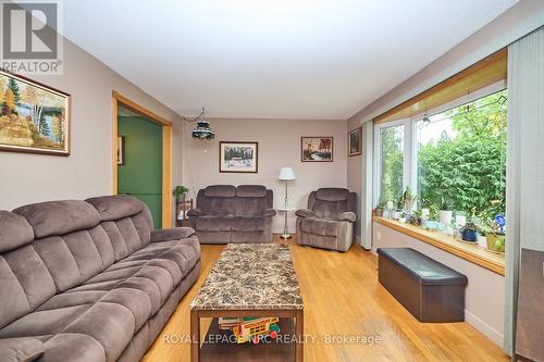 27 Meadowvale Place, Welland (767 - N. Welland), ON - Indoor Photo Showing Living Room