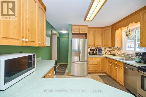 27 Meadowvale Place, Welland (767 - N. Welland), ON - Indoor Photo Showing Kitchen