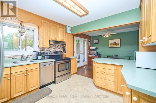 27 Meadowvale Place, Welland (767 - N. Welland), ON - Indoor Photo Showing Kitchen