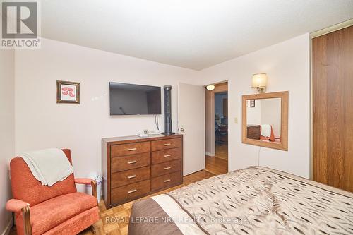 27 Meadowvale Place, Welland (767 - N. Welland), ON - Indoor Photo Showing Bedroom