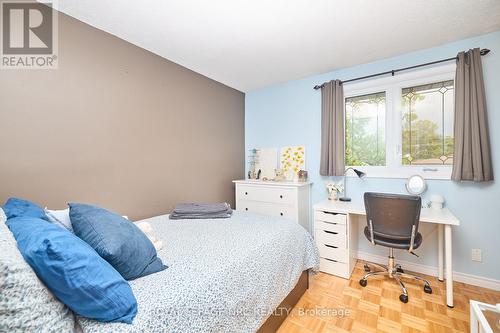 27 Meadowvale Place, Welland (767 - N. Welland), ON - Indoor Photo Showing Bedroom