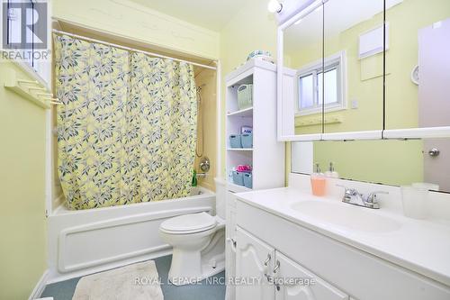 27 Meadowvale Place, Welland (767 - N. Welland), ON - Indoor Photo Showing Bathroom