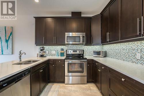 28 - 2235 Blackwater Road, London, ON - Indoor Photo Showing Kitchen With Double Sink With Upgraded Kitchen