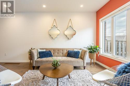 28 - 2235 Blackwater Road, London, ON - Indoor Photo Showing Living Room