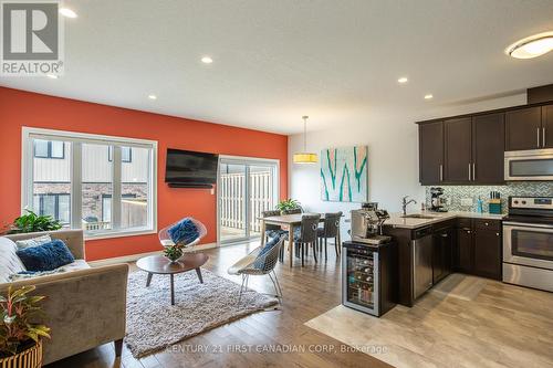 28 - 2235 Blackwater Road, London, ON - Indoor Photo Showing Kitchen