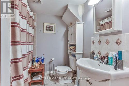 1840 Royal Crescent, London, ON - Indoor Photo Showing Bathroom