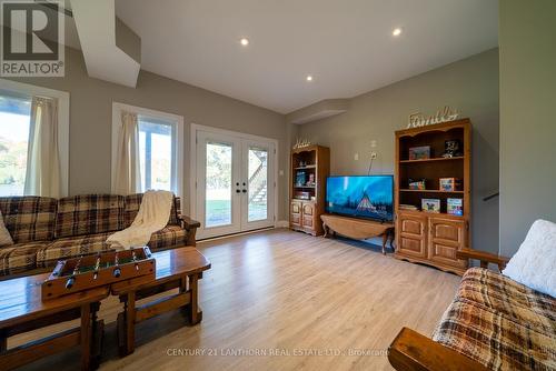 1014 Lyons Gate Lane, North Frontenac, ON - Indoor Photo Showing Living Room