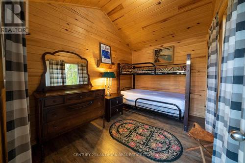 1014 Lyons Gate Lane, North Frontenac, ON - Indoor Photo Showing Bedroom