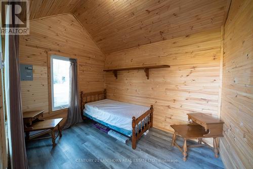 1014 Lyons Gate Lane, North Frontenac, ON - Indoor Photo Showing Bedroom