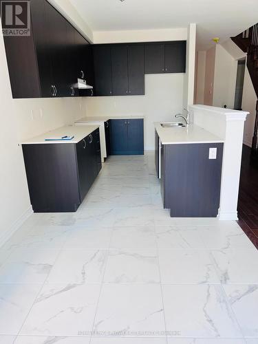 60 Tundra Road, Caledon, ON - Indoor Photo Showing Kitchen