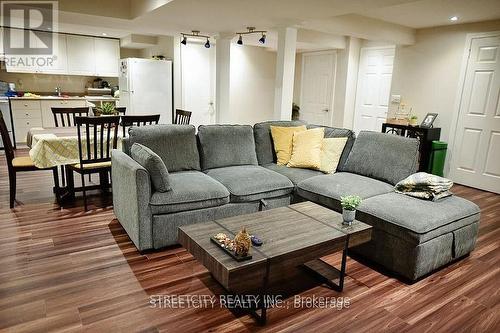 222 Howard Crescent, Orangeville, ON - Indoor Photo Showing Living Room