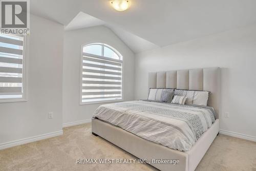 1221 Corby Way, Innisfil, ON - Indoor Photo Showing Bedroom