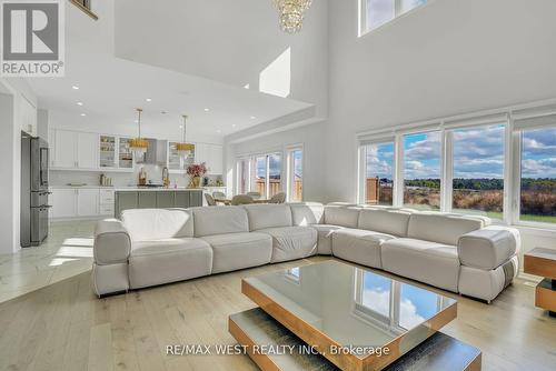 1221 Corby Way, Innisfil, ON - Indoor Photo Showing Living Room