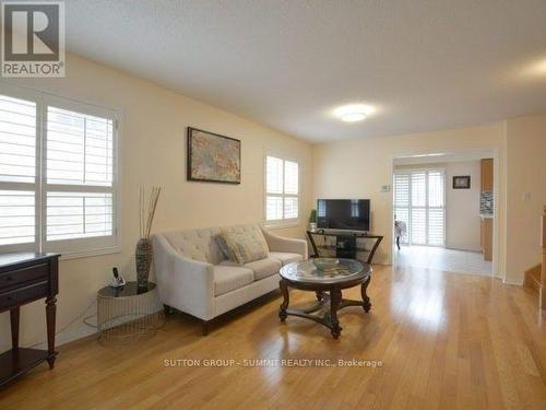 5960 Manzanillo Crescent, Mississauga, ON - Indoor Photo Showing Living Room