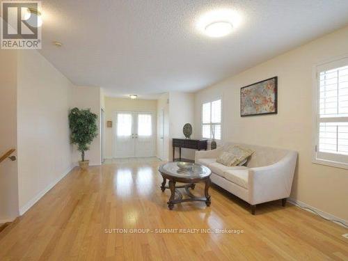 5960 Manzanillo Crescent, Mississauga, ON - Indoor Photo Showing Living Room