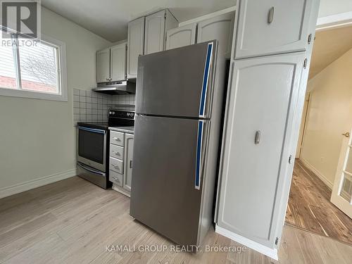 257 London Road, Newmarket, ON - Indoor Photo Showing Kitchen