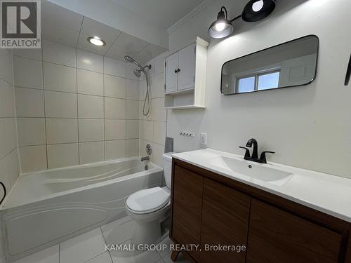 257 London Road, Newmarket, ON - Indoor Photo Showing Bathroom