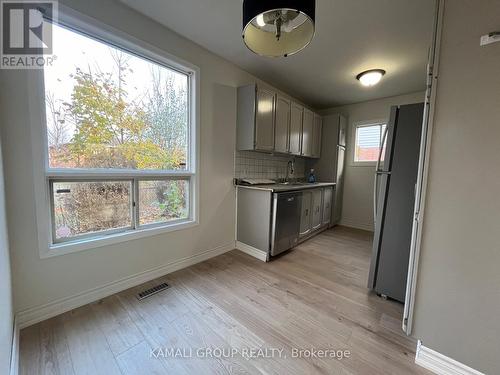 257 London Road, Newmarket, ON - Indoor Photo Showing Kitchen