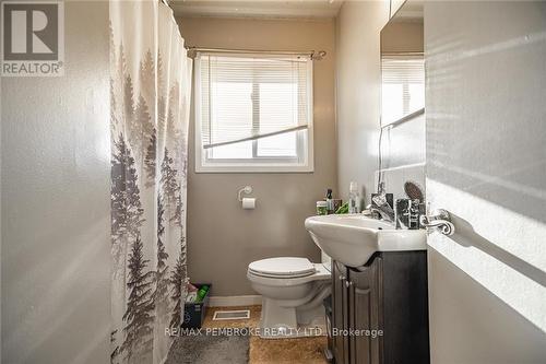 632 First Avenue, Laurentian Valley, ON - Indoor Photo Showing Bathroom