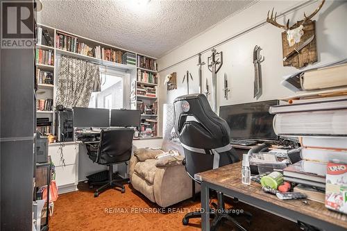 632 First Avenue, Laurentian Valley, ON - Indoor Photo Showing Other Room