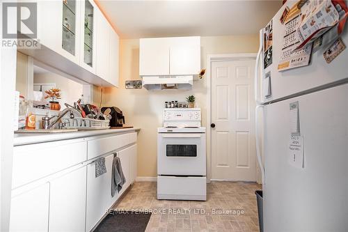 632 First Avenue, Laurentian Valley, ON - Indoor Photo Showing Kitchen