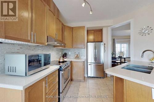 57 - 15 Old Colony Road, Richmond Hill, ON - Indoor Photo Showing Kitchen With Stainless Steel Kitchen With Double Sink