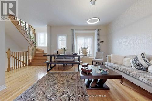 57 - 15 Old Colony Road, Richmond Hill, ON - Indoor Photo Showing Living Room