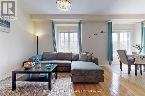 57 - 15 Old Colony Road, Richmond Hill, ON - Indoor Photo Showing Living Room