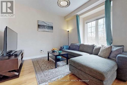 57 - 15 Old Colony Road, Richmond Hill, ON - Indoor Photo Showing Living Room