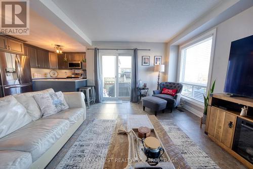 1405 Fisher Court, Kingston, ON - Indoor Photo Showing Living Room