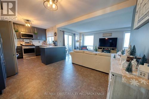 1405 Fisher Court, Kingston, ON - Indoor