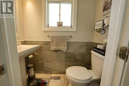 1405 Fisher Court, Kingston, ON - Indoor Photo Showing Bathroom