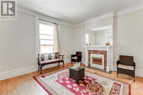 554 Mcleod Street, Ottawa, ON - Indoor Photo Showing Living Room With Fireplace