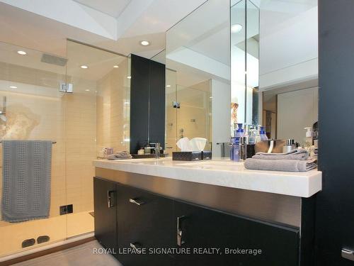 703-1 Concorde Pl, Toronto, ON - Indoor Photo Showing Bathroom