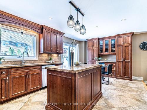 14 Hutton Cres, Caledon, ON - Indoor Photo Showing Kitchen