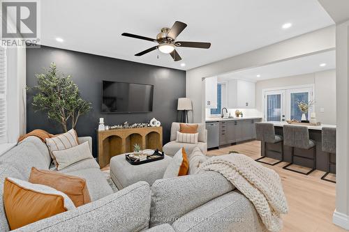 13233 22Nd Side Road, Halton Hills, ON - Indoor Photo Showing Living Room