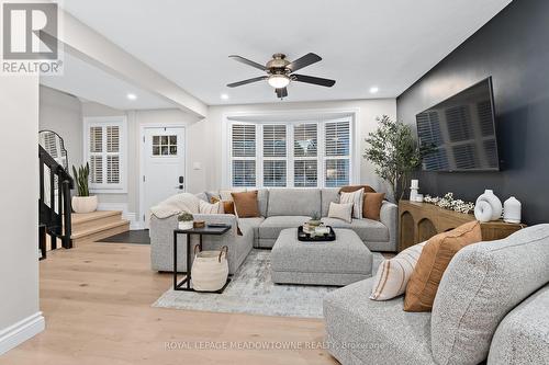 13233 22Nd Side Road, Halton Hills, ON - Indoor Photo Showing Living Room