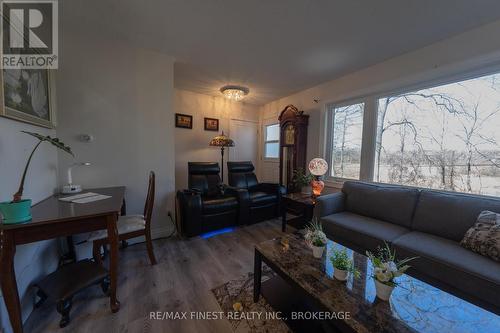 2221 Burbrook Road, Kingston (City North Of 401), ON - Indoor Photo Showing Living Room