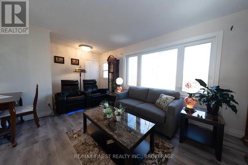 2221 Burbrook Road, Kingston (City North Of 401), ON - Indoor Photo Showing Living Room